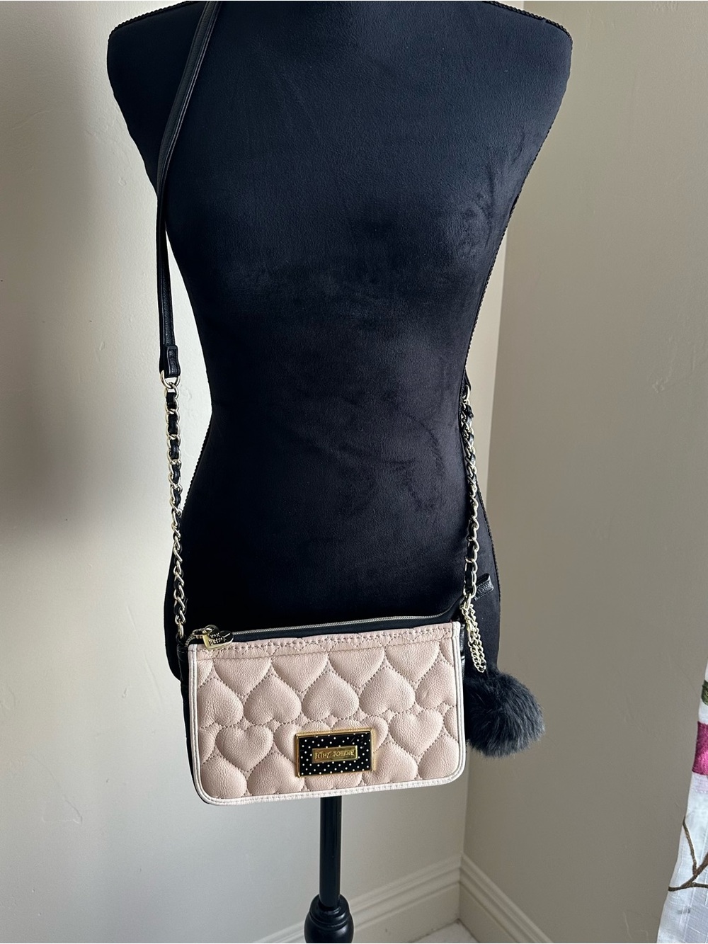Betsy Johnson Quilted Heart Crossbody Purse Chain Strap Bag - Beige & Black - Picture 1 of 10